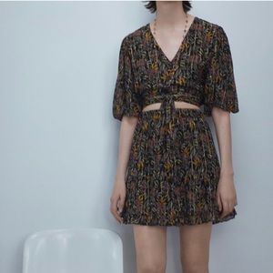 ZARA Floral Mini Skirt in Small. In excellent condition